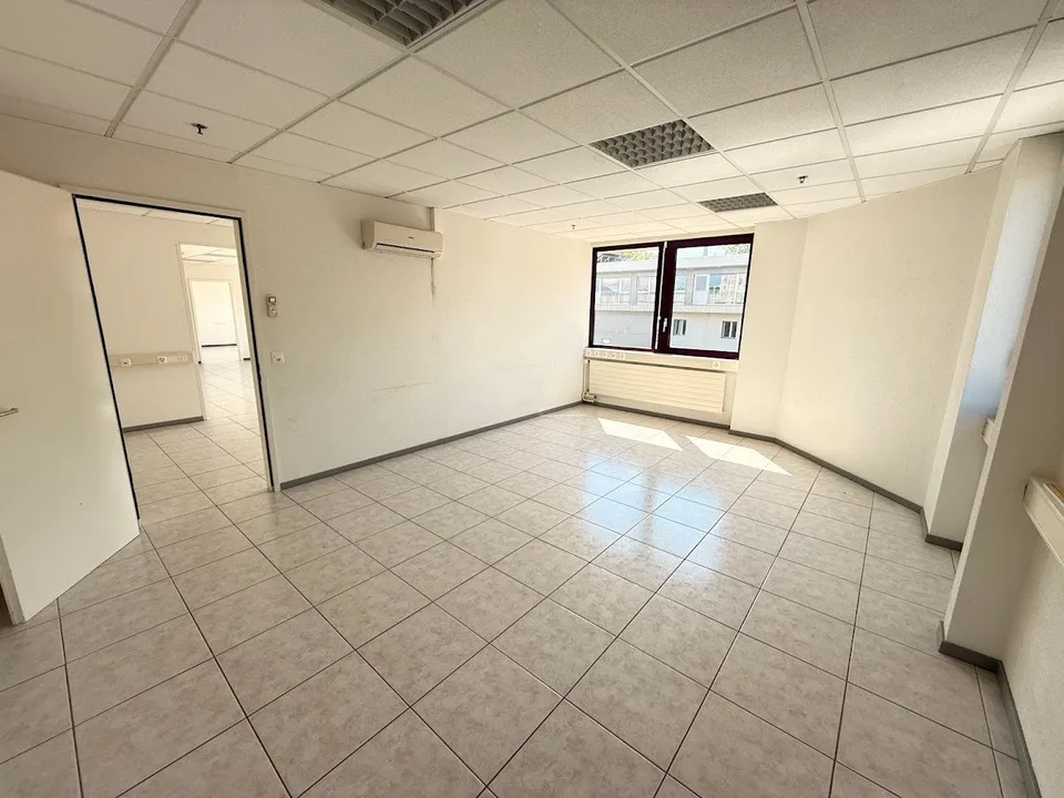 TO SEIZE - OFFICES IN ECHANDENS – photo 6 of 23