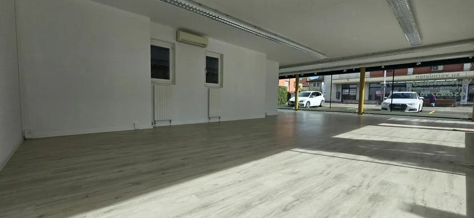 VERY CENTRAL SPACIOUS AND VERSATILE!