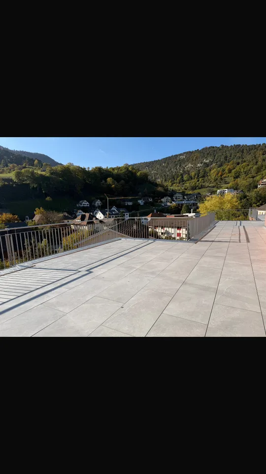 Moderne 3.5-Zimmer-Attika -Wohnung mit Bergblick in Waldenburg