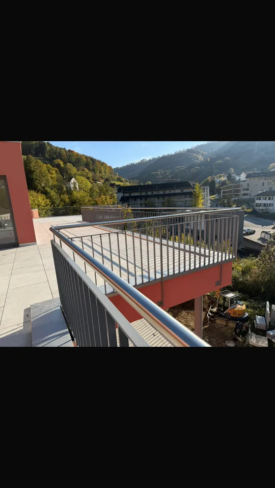 Moderne 3.5-Zimmer-Attika -Wohnung mit Bergblick in Waldenburg