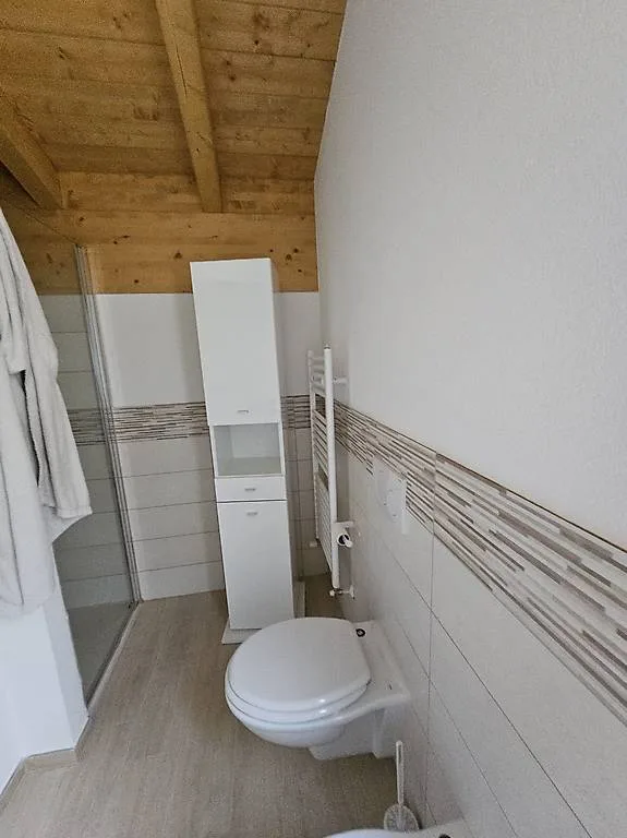 Moderne Villa mit Garten zu vermieten