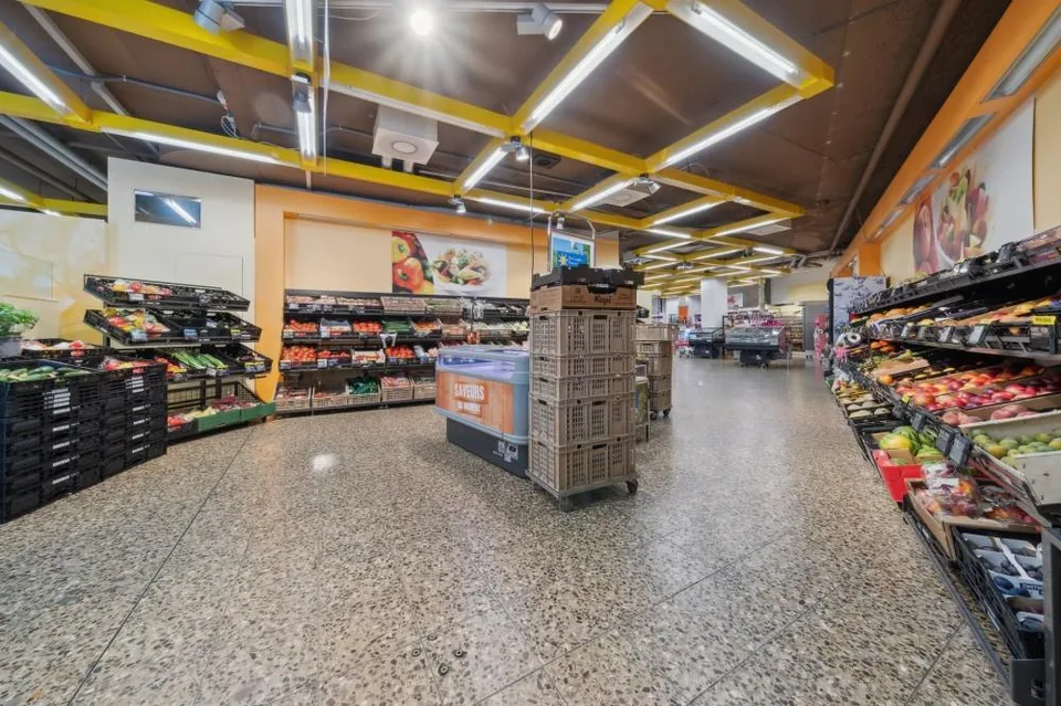 Grosse Verkaufsfläche im Zentrum von St. Imier