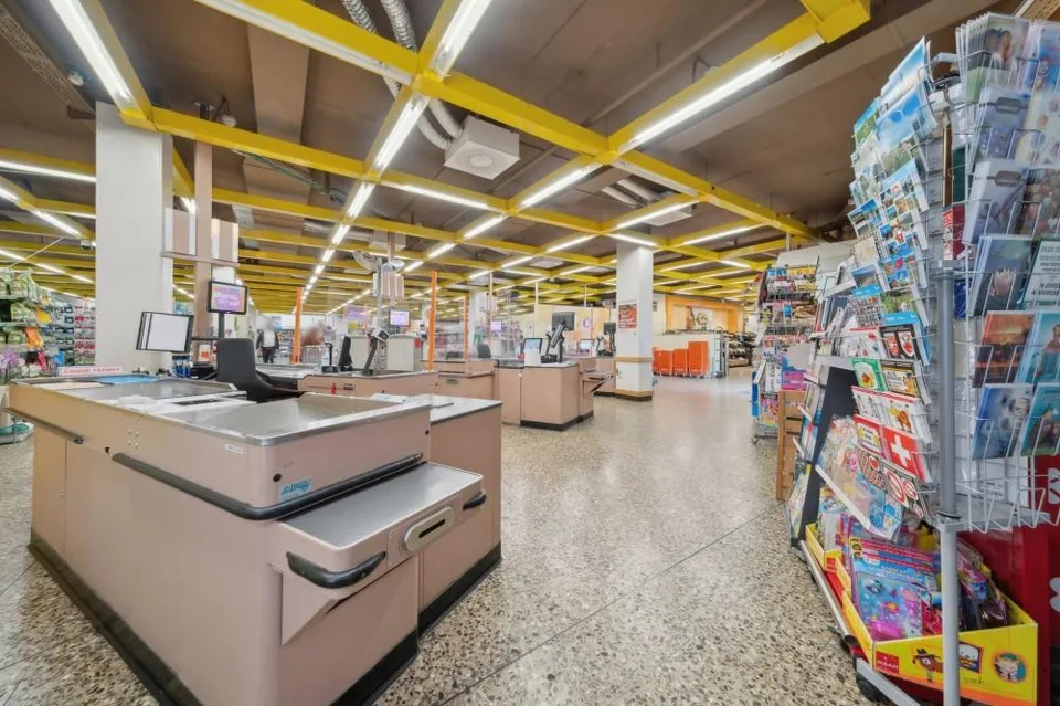 Grosse Verkaufsfläche im Zentrum von St. Imier