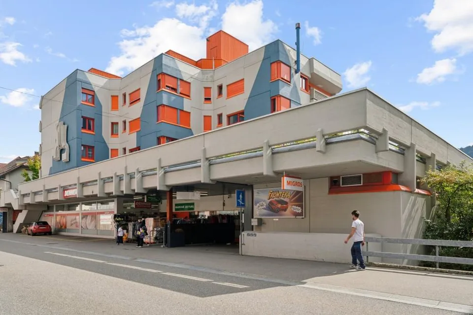 Grosse Verkaufsfläche im Zentrum von St. Imier