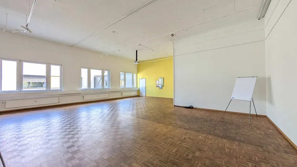 Representative office space with two small offices and modern kitchen – photo 10 of 14