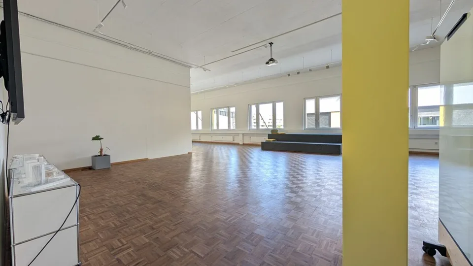 Representative office space with two small offices and modern kitchen – photo 13 of 14