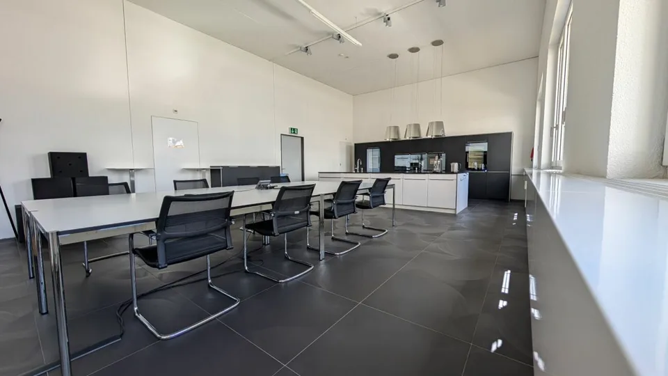 Representative office space with two small offices and modern kitchen – photo 9 of 14