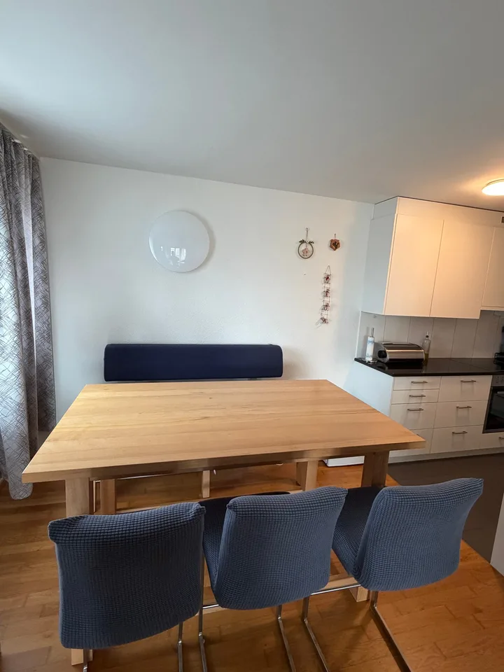 Incantevole appartamento di 4,5 locali con balcone a Pfäffikon ZH