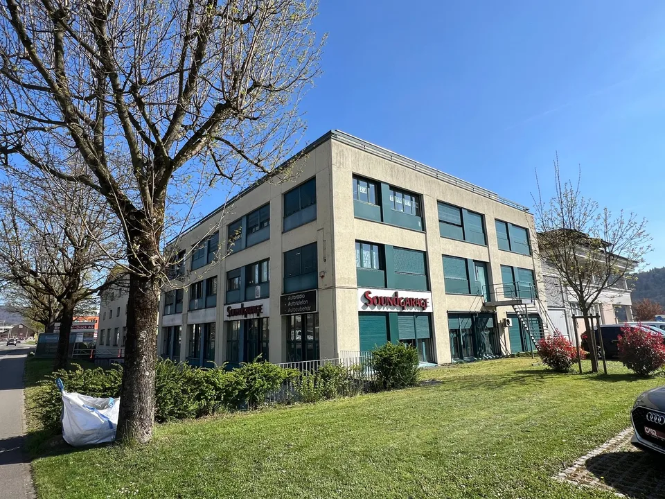 Helles grosszügiges Büro mit Aufenthaltsraum, Küche und Archiv  im 2. OG
