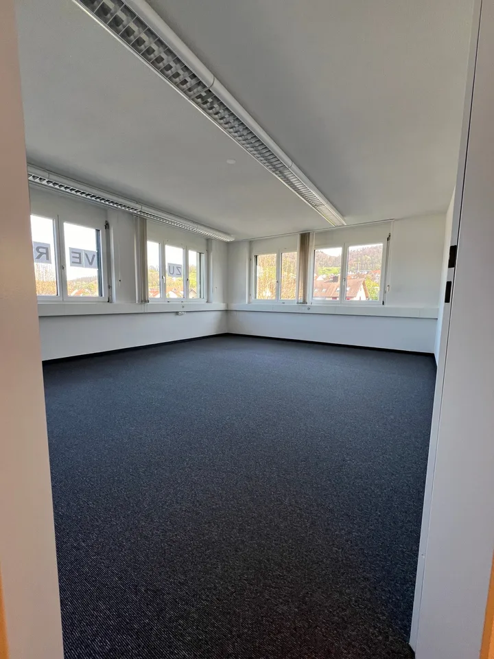 Ufficio spazioso e luminoso con sala di ritrovo, cucina e archivio al 2° piano – foto 6 di 7