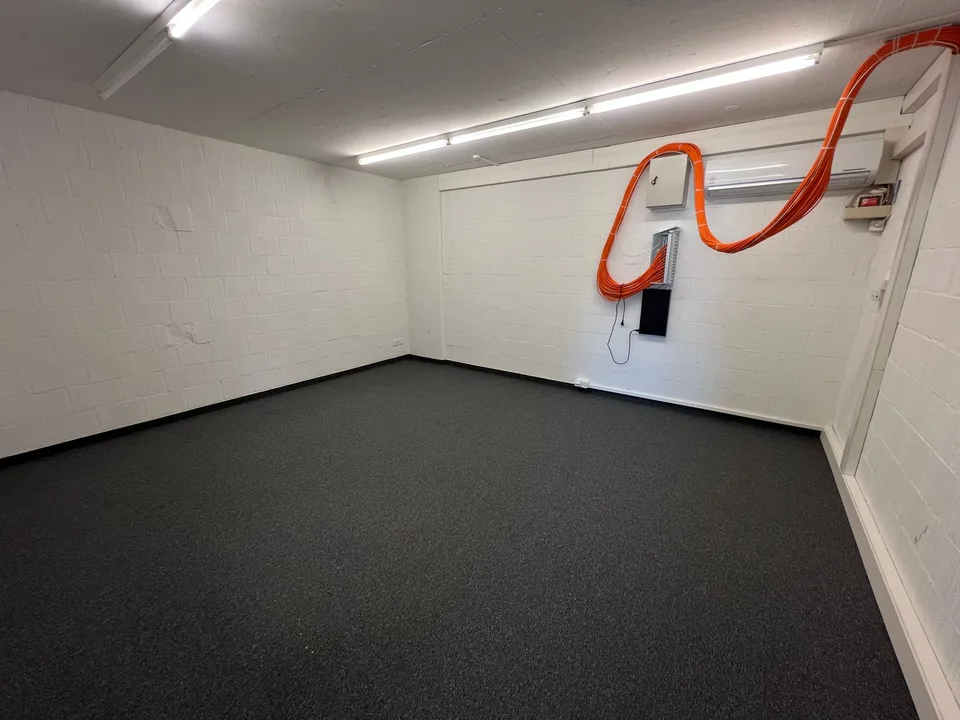 Ufficio spazioso e luminoso con sala di ritrovo, cucina e archivio al 2° piano – foto 7 di 7