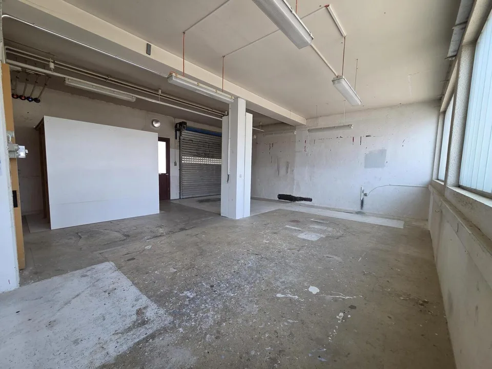 Lokal gewerblich 230 m² ebenerdig mit Ladeplatz