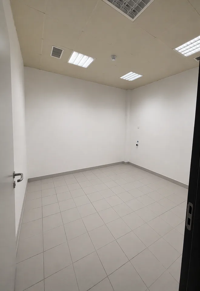 Blegistrasse 9, Baar - Spazio di stoccaggio funzionale con luce diurna in una posizione di traffico ottimale