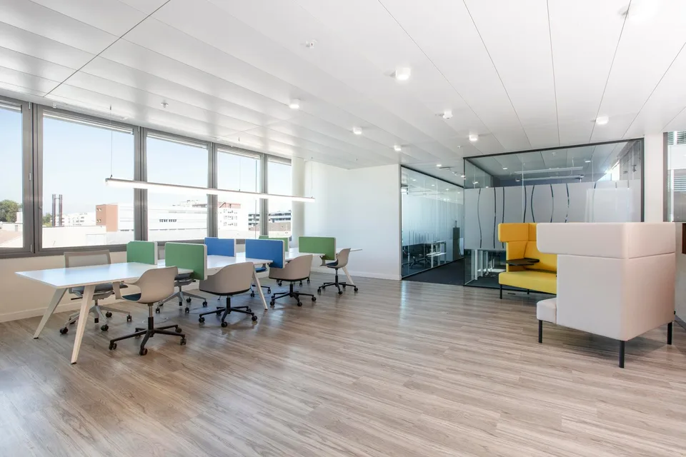 Eigener Schreibtisch in Regus Business Park