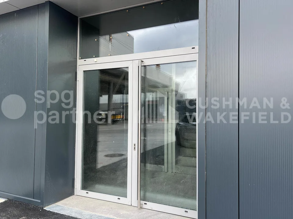 Atelier / deposito al piano terra di 300 m² nella zona industriale di Satigny