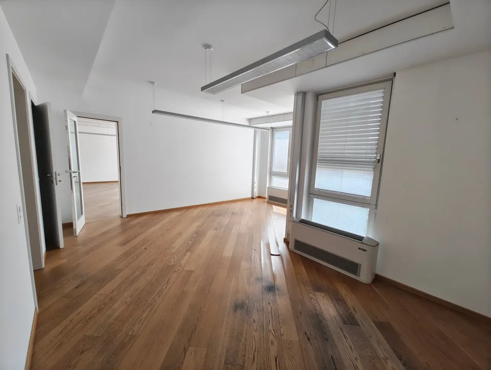 Helles und modulierbares Büro in zentraler Lage