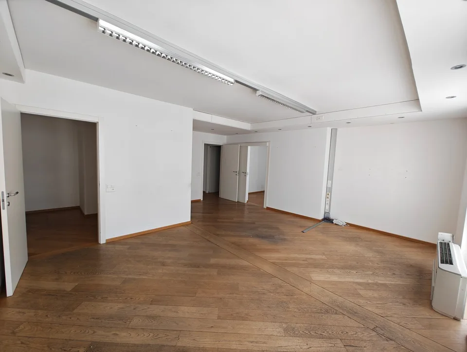 Helles und modulierbares Büro in zentraler Lage