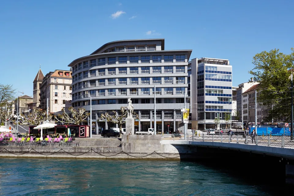 Place St-Gervais 1 - dans quartier des affaire en plein centre Genève