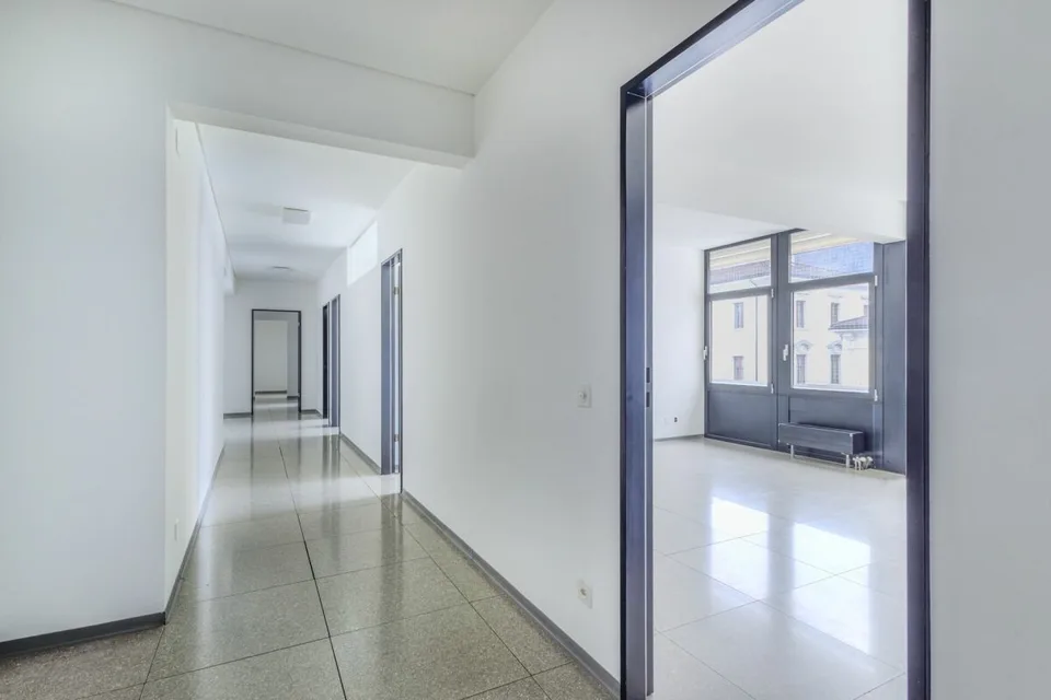 Büro im Zentrum von Chiasso vis-a-vis dem Bahnhof FFS