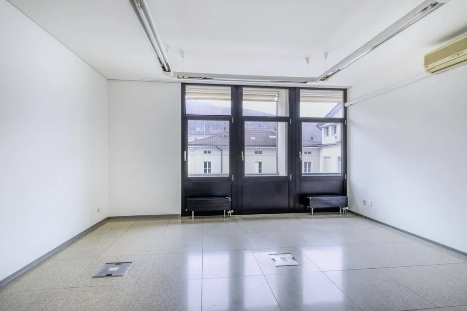 Büro im Zentrum von Chiasso vis-a-vis dem Bahnhof FFS – Foto 6 von 9