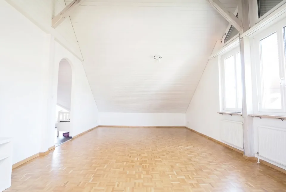 Stilvolle 3.5-Zimmer-Dachwohnung mit einzigartiger Aussicht in Frenkendorf