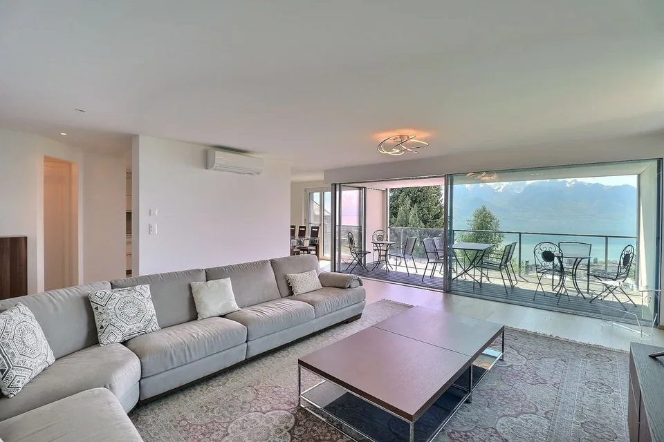 APPARTEMENT DE 5,5 PIECES AVEC UNE VUE GRANDIOSE ET EN TRES BON ETAT
