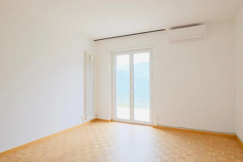 Proponiamo meravigliosa villa con piscina e vista lago – foto 9 di 12