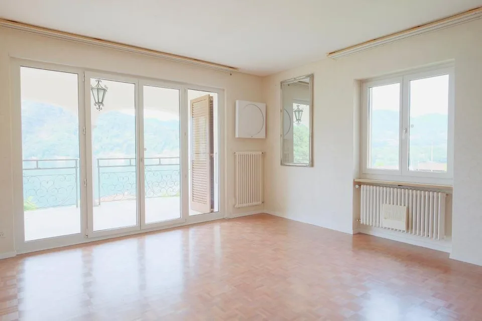 Proponiamo meravigliosa villa con piscina e vista lago – foto 8 di 12