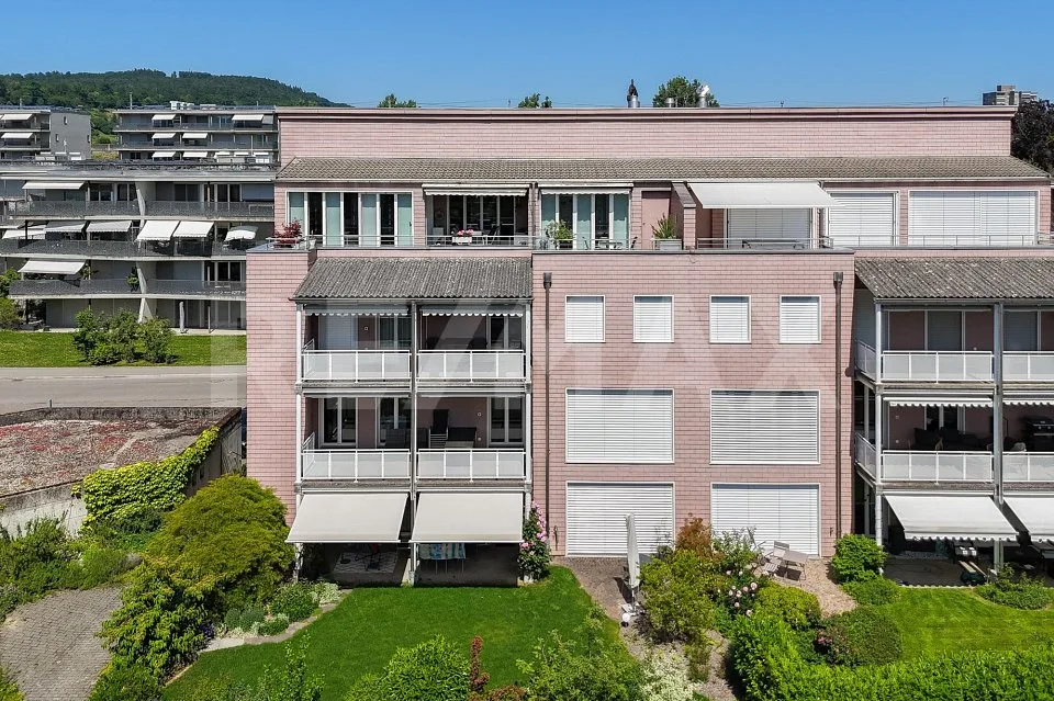 Terrasse ensoleillée avec vue - 3,5 (4,5) pièces appartement-maisonnette en attique