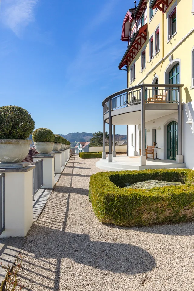 Residenza maestosa con panorama alpino e eleganza senza tempo