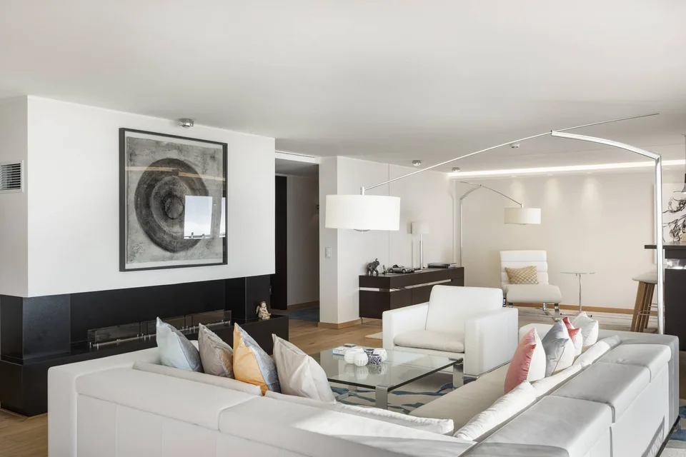 Luxurious 6.5-room apartment with breathtaking views of the lake