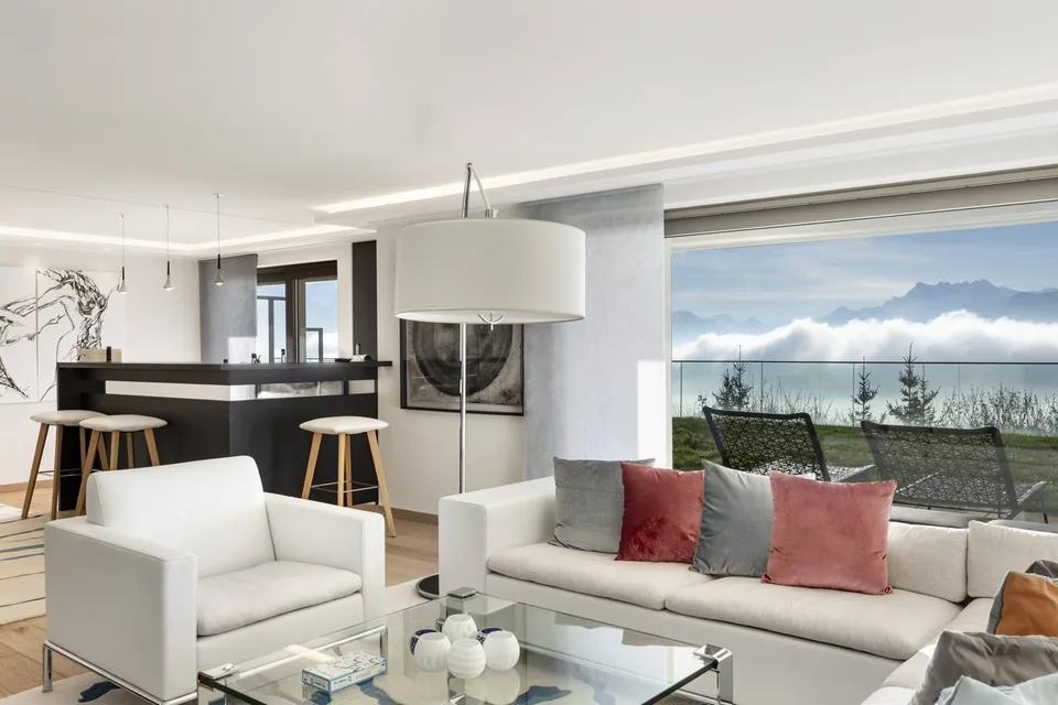 Luxurious 6.5-room apartment with breathtaking views of the lake