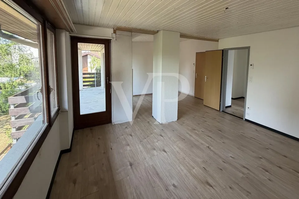 Casa unifamiliare su un bel terreno - situata in centro e in zona tranquilla – foto 11 di 13