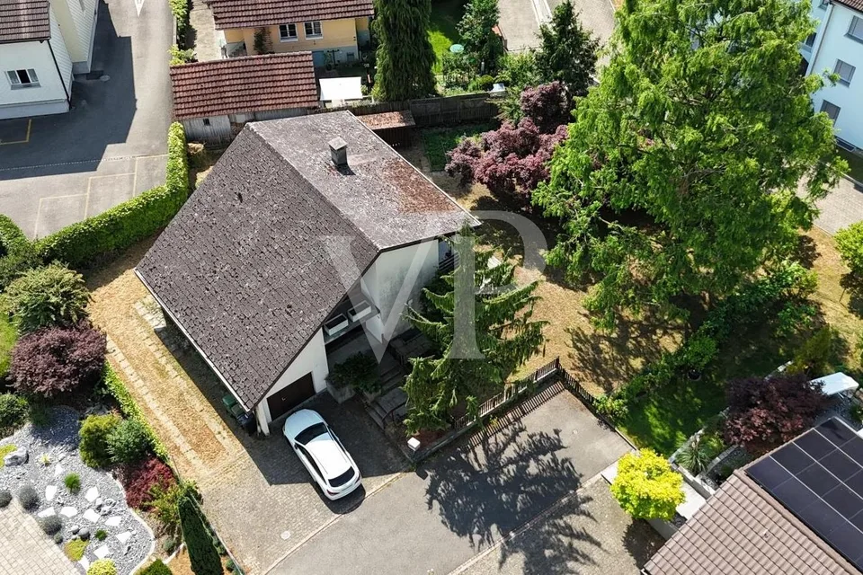 Casa unifamiliare su un bel terreno - situata in centro e in zona tranquilla