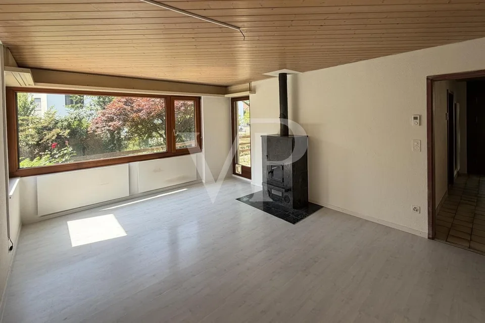 Casa unifamiliare su un bel terreno - situata in centro e in zona tranquilla – foto 6 di 13