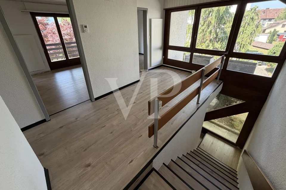 Casa unifamiliare su un bel terreno - situata in centro e in zona tranquilla – foto 9 di 13