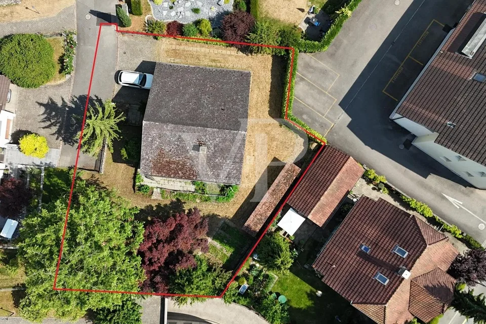 Casa unifamiliare su un bel terreno - situata in centro e in zona tranquilla