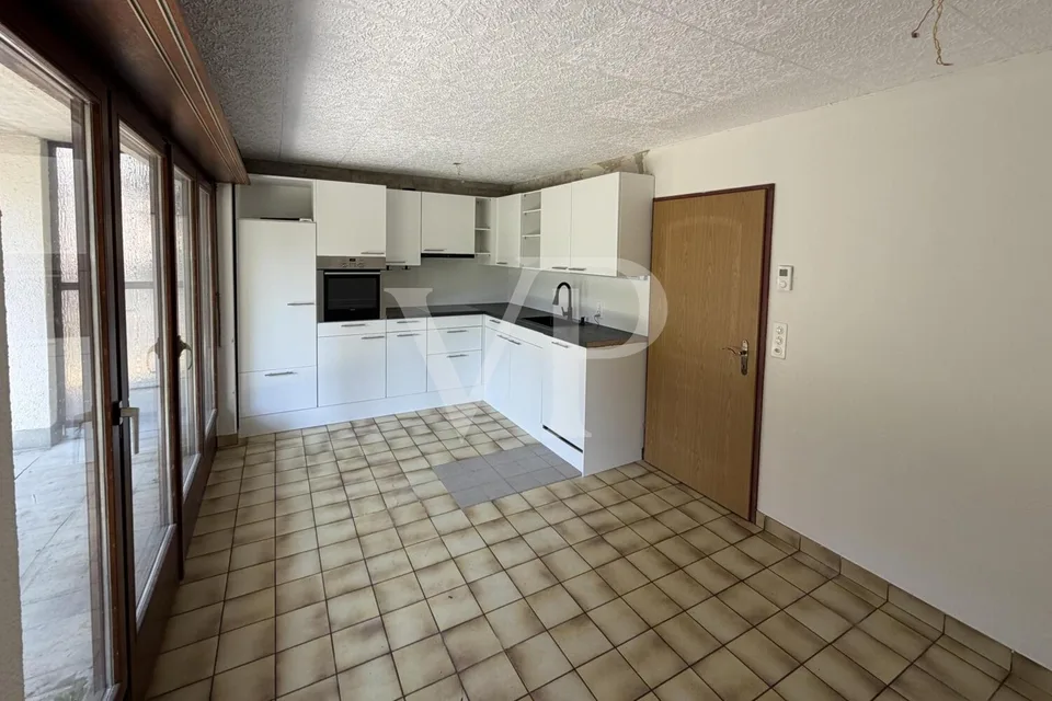 Casa unifamiliare su un bel terreno - situata in centro e in zona tranquilla – foto 7 di 13
