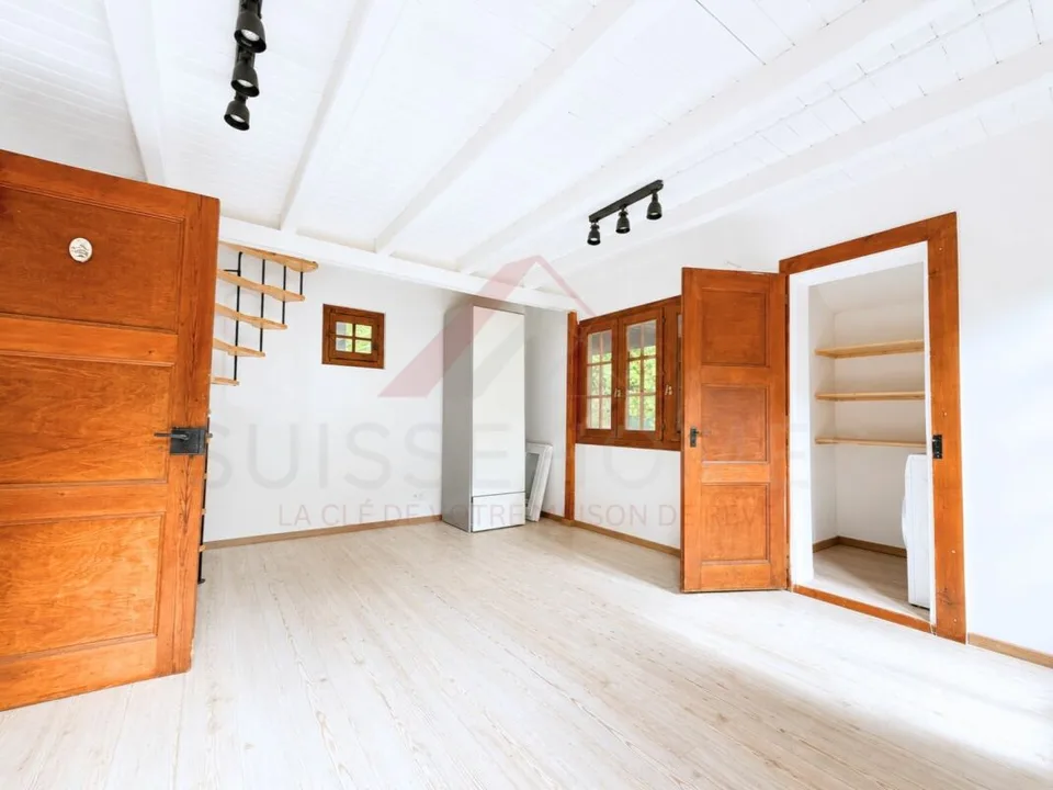 Rare opportunité - Chalet entièrement rénové à vendre à Lausanne