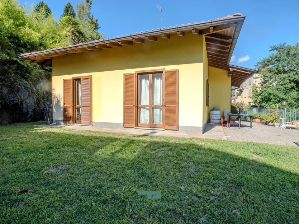Wohnung mit Garten und Garage