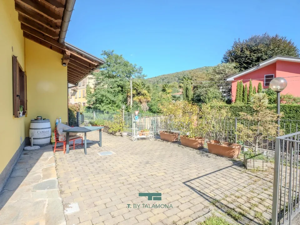 Wohnung mit Garten und Garage
