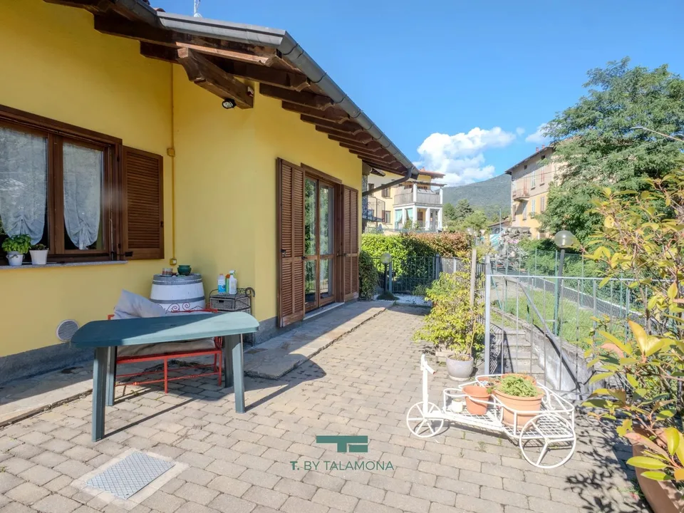 Wohnung mit Garten und Garage