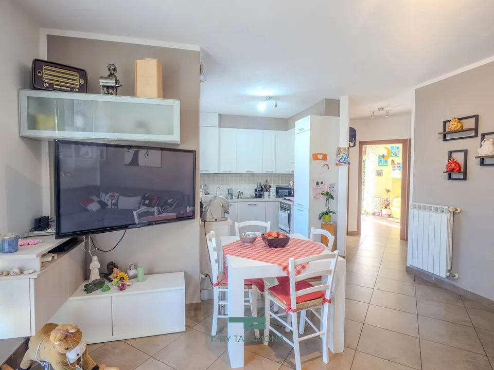Wohnung mit Garten und Garage