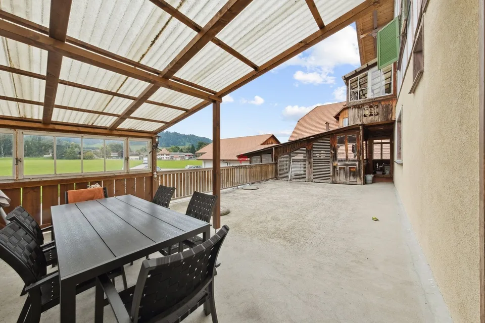 Casa attraente per più generazioni con potenziale di sviluppo