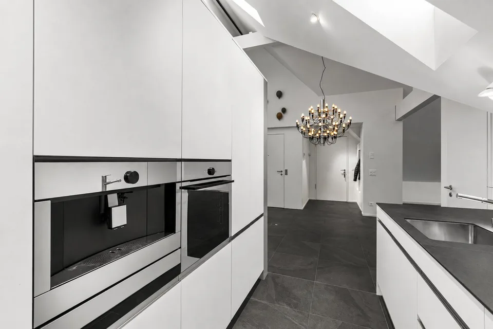 Moderne, grosszügige 4.5-Zimmer-Dachwohnung mit eindrucksvollen Raumhöhen