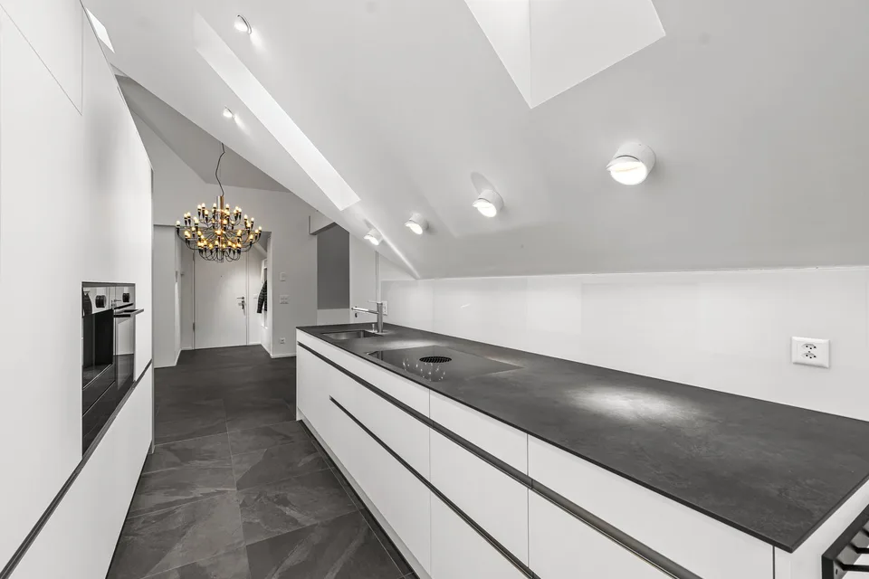 Moderne, grosszügige 4.5-Zimmer-Dachwohnung mit eindrucksvollen Raumhöhen