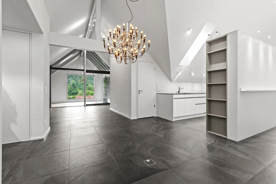 Moderne, grosszügige 4.5-Zimmer-Dachwohnung mit eindrucksvollen Raumhöhen