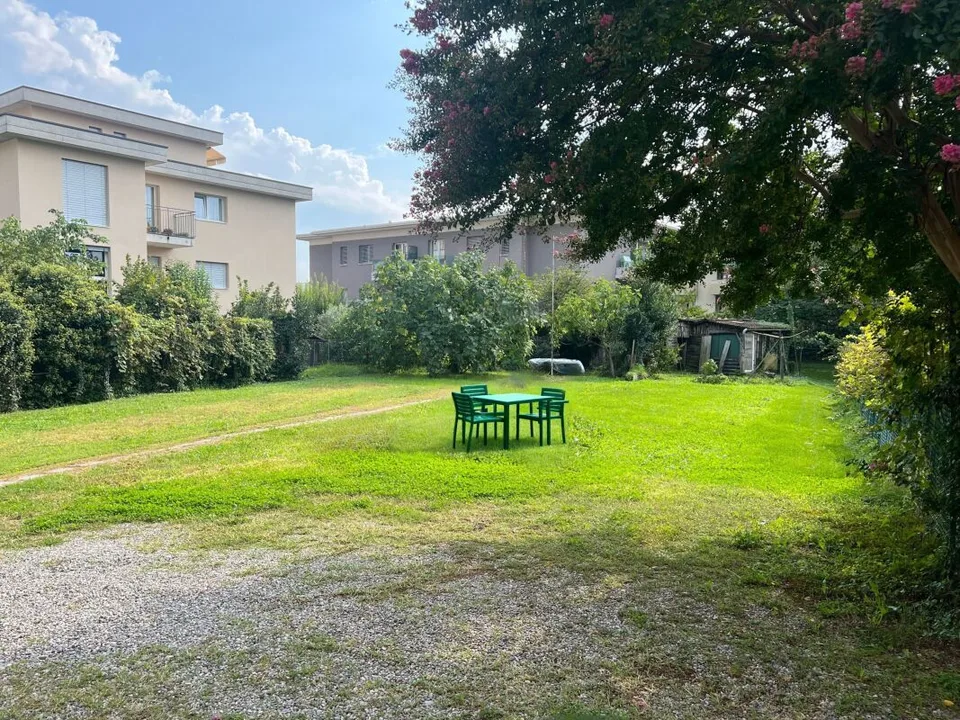 Villa d'epoca da rivalutare, con terreno edificabile per ulteriori sviluppi