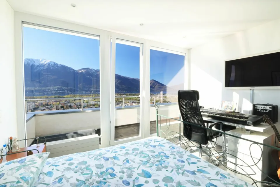 Moderne Zweifamilienhaus mit Sessicht und grosszügigen Terrassen