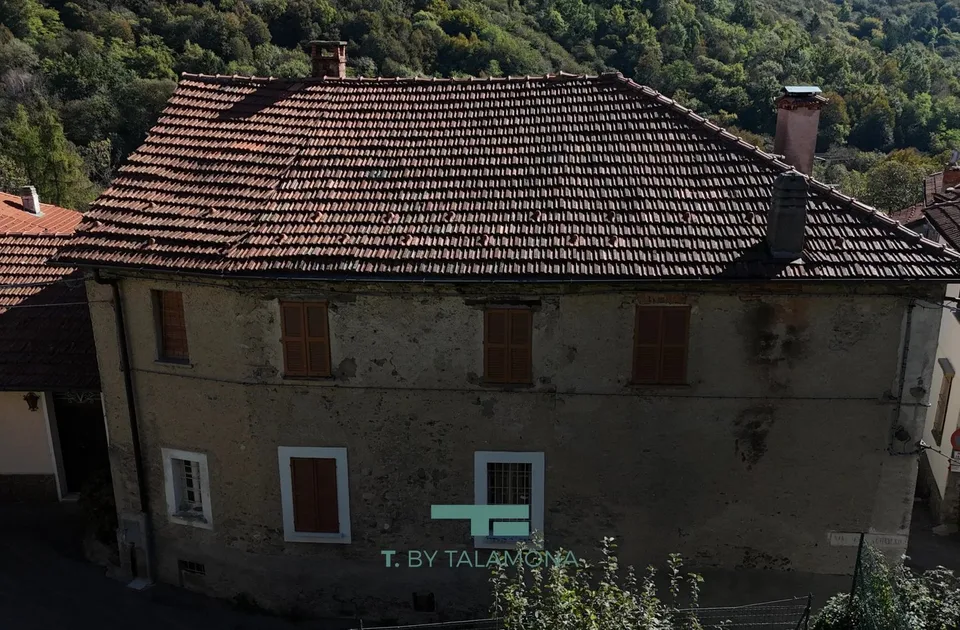 Grande casa da ristrutturare nel villaggio storico di Due Cossani – foto 7 di 11